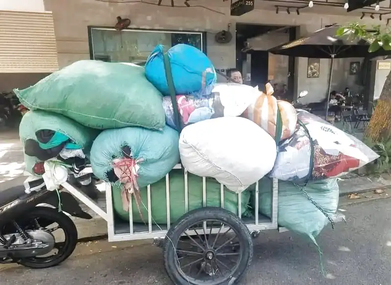 Xe ba gác chở hàng cồng kềnh